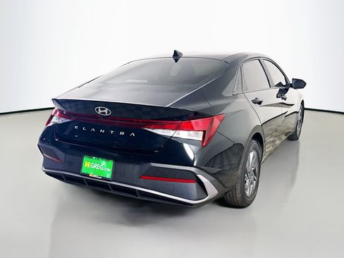 Used 2024 Hyundai Elantra SEL FWD image 10