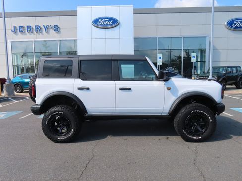Used 2023 Ford Bronco Badlands AWD/4WD image 4