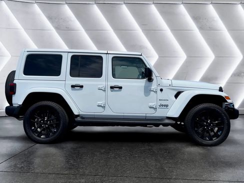 Used 2023 Jeep Wrangler Unlimited Sahara w/ Cold Weather Group AWD/4WD image 4