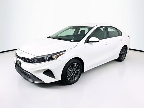 Used 2024 Kia Forte LXS image 3