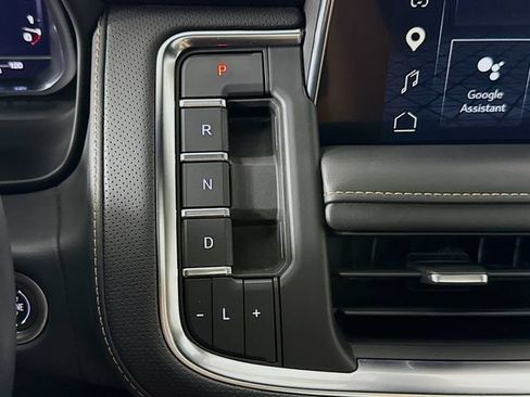 Used 2022 GMC Yukon AT4 AWD/4WD image 17