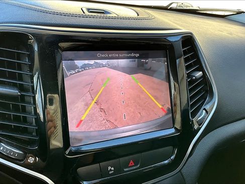 Used 2020 Jeep Cherokee Limited image 24