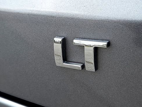 Used 2025 Chevrolet Trax LT FWD image 12