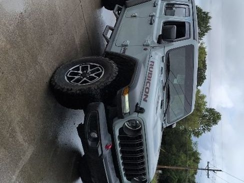 Used 2024 Jeep Wrangler Unlimited Rubicon w/ Convenience Group AWD/4WD image 2