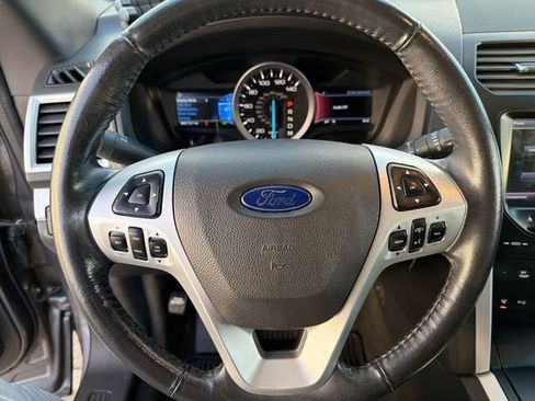 Used 2014 Ford Explorer XLT w/ Equipment Group 202A image 16