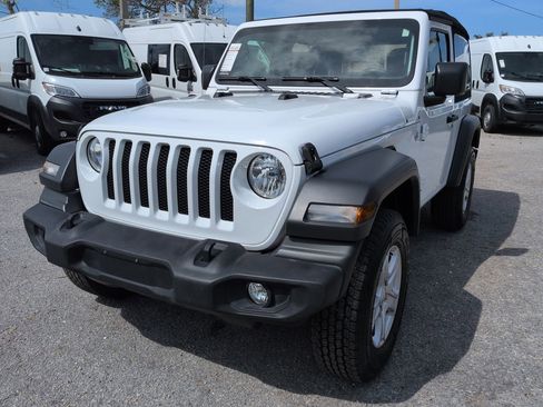 Used 2019 Jeep Wrangler Sport AWD/4WD image 9