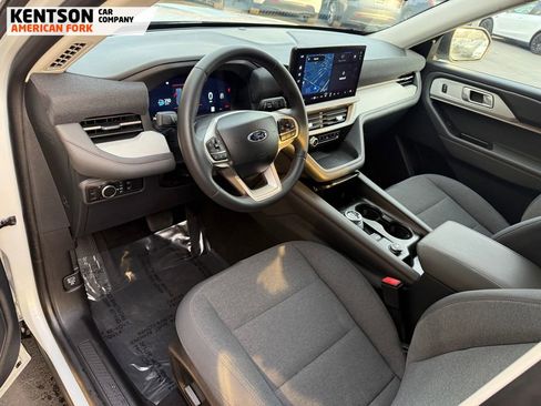 Used 2025 Ford Explorer Active image 29