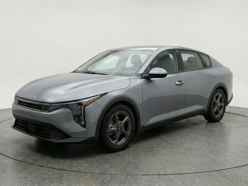 Used 2025 Kia K4 LXS image 3