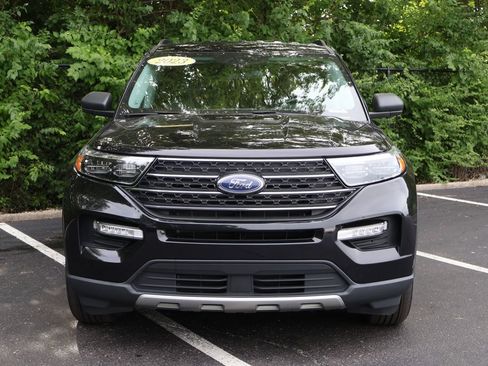 Used 2023 Ford Explorer XLT w/ Equipment Group 202A AWD/4WD image 2