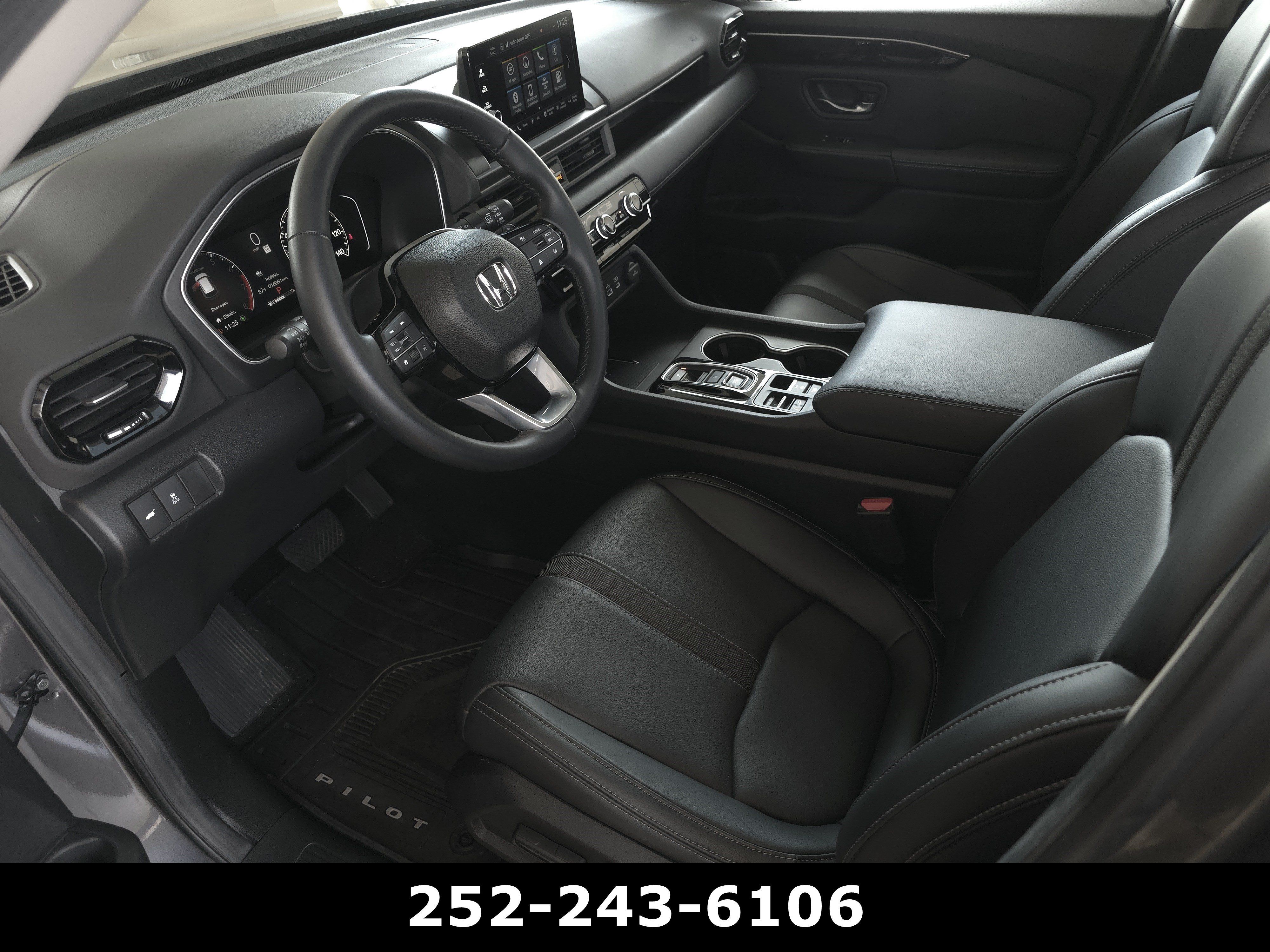 Used 2025 Honda Pilot Touring image 9