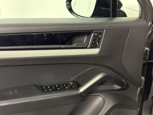 Certified 2024 Porsche Cayenne Coupe AWD/4WD image 13