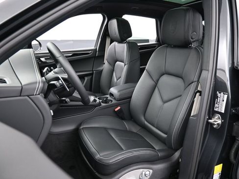 New 2026 Porsche Macan S AWD/4WD image 5