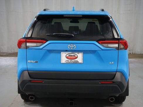 Used 2021 Toyota RAV4 LE image 7