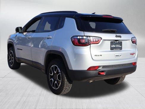Used 2025 Jeep Compass Trailhawk AWD/4WD image 4
