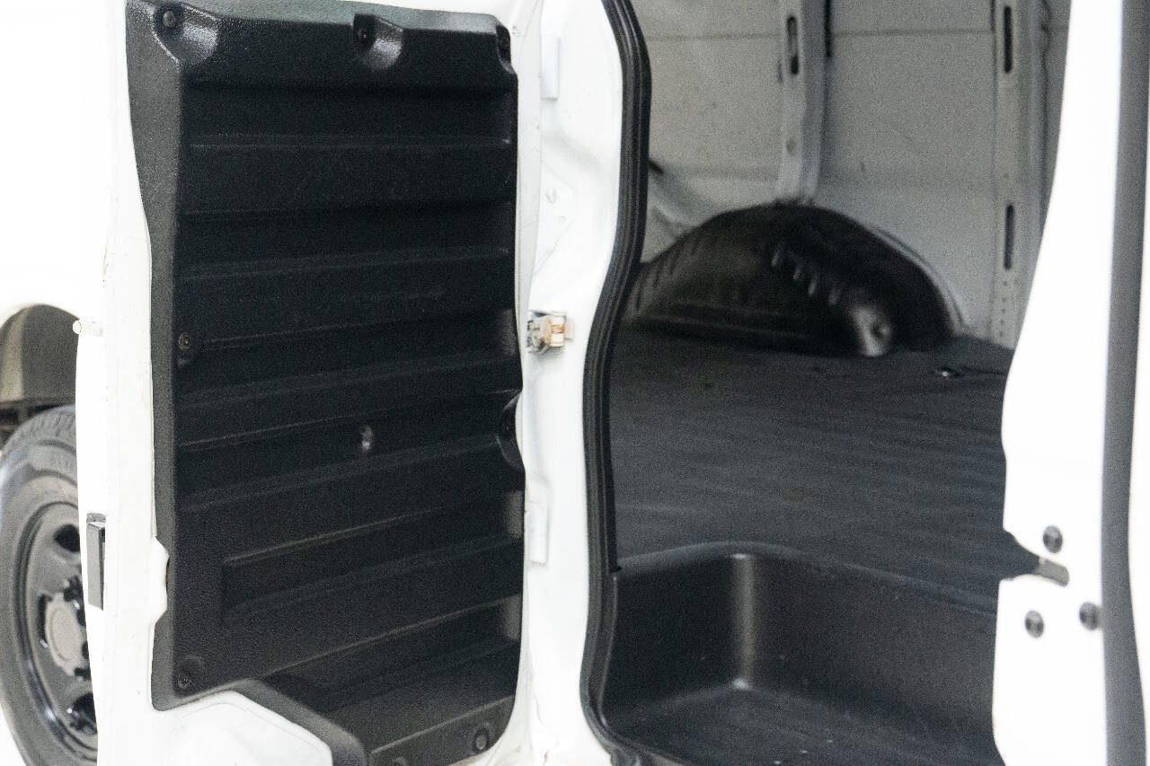 Used 2017 Chevrolet Express 2500 Extended RWD image 25