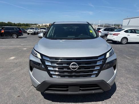 Used 2025 Nissan Rogue SV FWD image 12