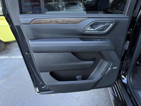 Used 2022 Chevrolet Suburban Premier AWD/4WD image 26