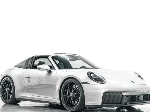 Used 2025 Porsche 911 Targa 4 GTS w/ Premium Package AWD/4WD image 32