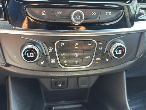 Used 2023 Chevrolet Traverse LT AWD/4WD image 37