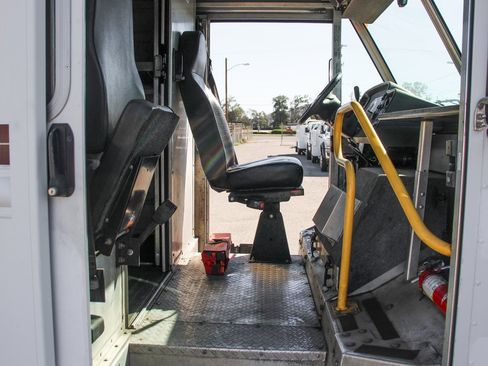 Used 2015 Ford E-450 and Econoline 450 Super Duty w/ A/C Prep Package image 27