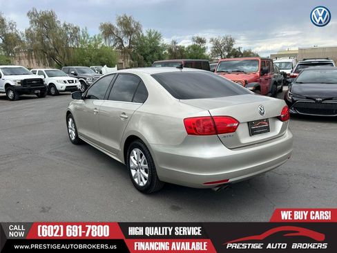 Used 2013 Volkswagen Jetta SE FWD image 3
