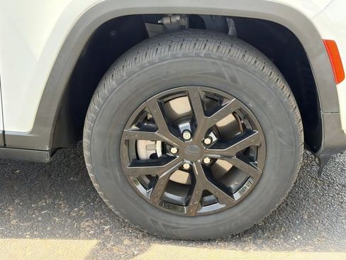 Used 2021 Jeep Grand Cherokee L Limited AWD/4WD image 9