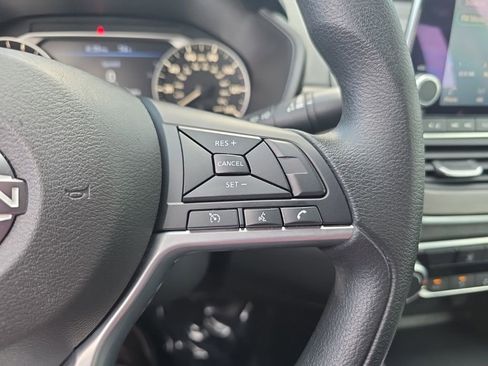 Used 2025 Nissan Altima 2.5 SV FWD image 14