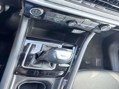 Used 2024 Jeep Compass Latitude image 17