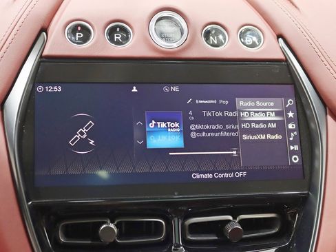 Used 2021 Aston Martin DBX image 24