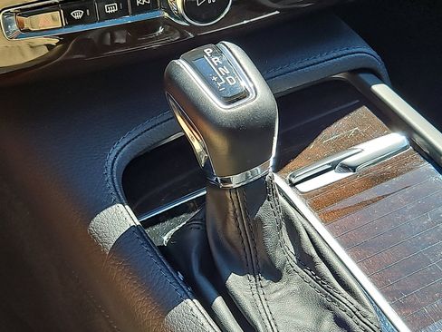 Used 2019 Volvo XC90 T5 Momentum w/ Advanced Package image 16