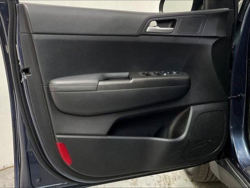 Used 2020 Kia Sportage LX image 22