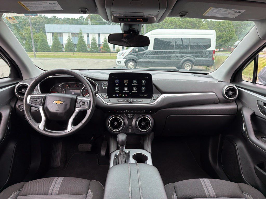 Used 2025 Chevrolet Blazer LT FWD image 8