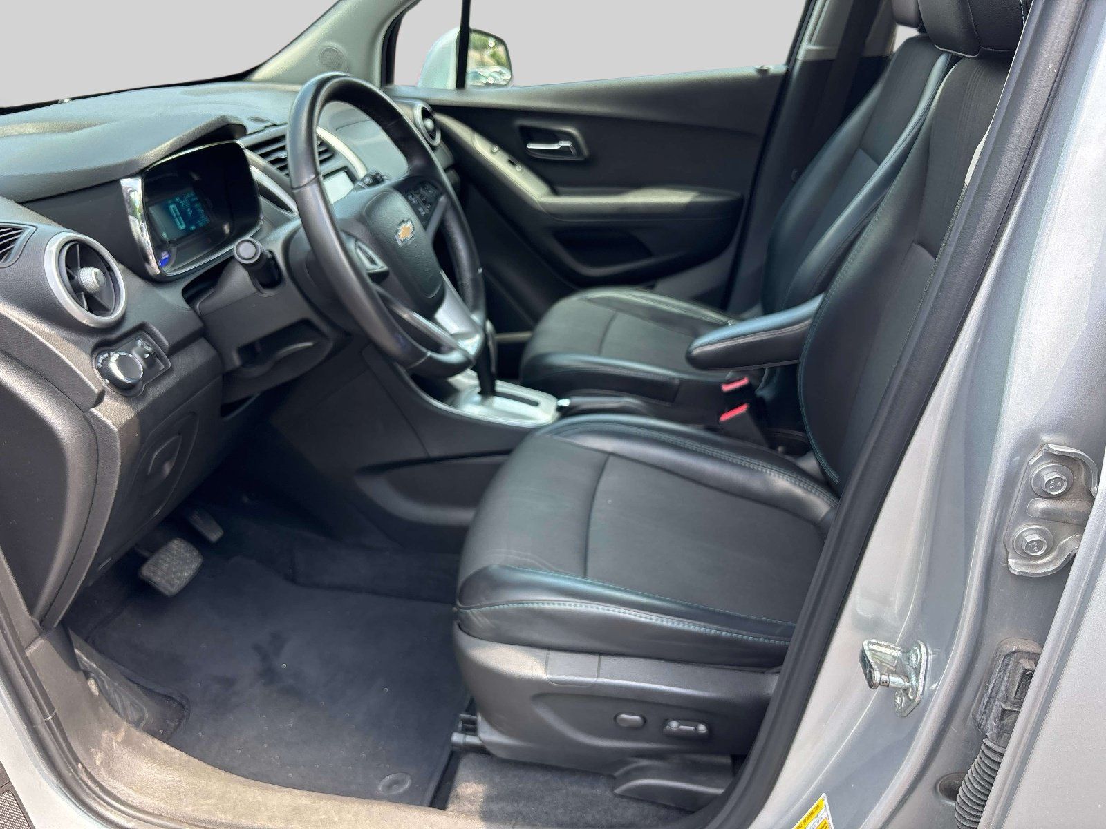 Used 2016 Chevrolet Trax LT w/ LT Convenience Package AWD/4WD image 10