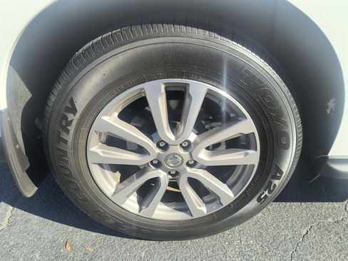 Used 2014 Nissan Pathfinder SL w/ SL Tech Package image 11