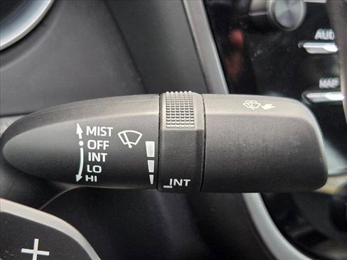 Used 2019 Toyota Camry SE FWD image 14