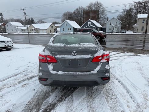 Used 2017 Nissan Sentra SV image 4