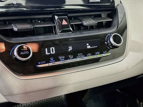 Used 2021 Toyota Corolla LE w/ Carpet Mat Package (TMS) FWD image 17