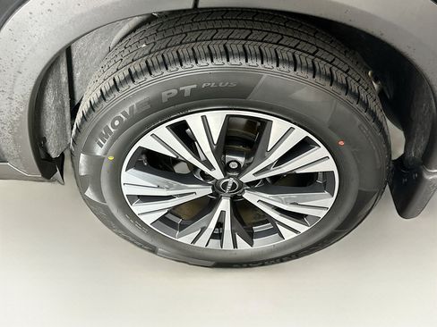 Used 2023 Nissan Rogue SV FWD image 11