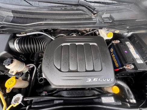 Used 2014 Chrysler Town & Country Touring-L w/ Driver Convenience Group image 29