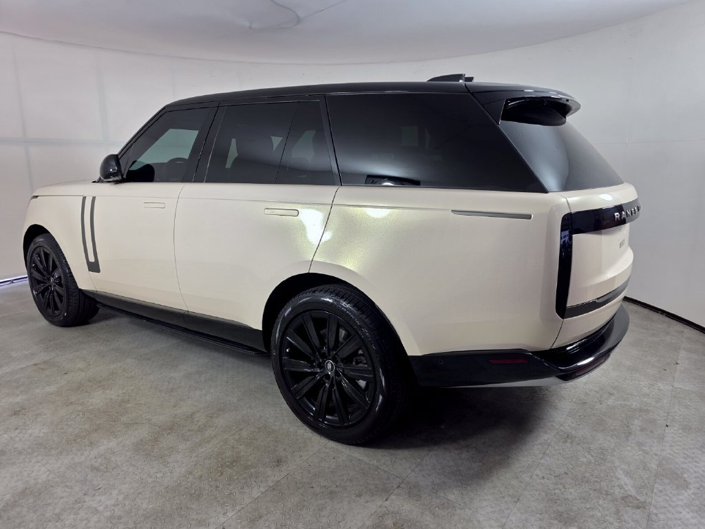 Used 2025 Land Rover Range Rover SE AWD/4WD image 4