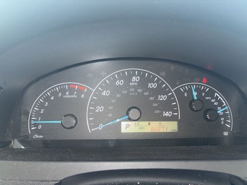 Used 2012 Toyota Camry LE image 9