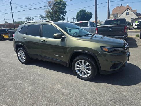 Used 2019 Jeep Cherokee Latitude w/ Popular Appearance Group AWD/4WD image 6