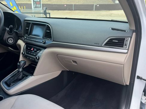 Used 2017 Hyundai Elantra SE FWD image 14