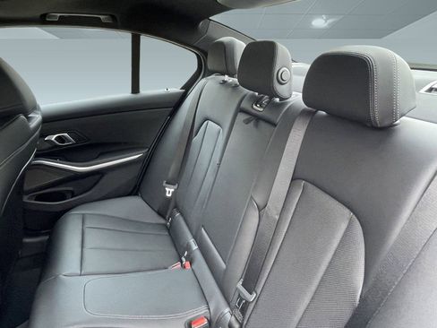 Used 2025 BMW 330i Sedan w/ Premium Package image 21