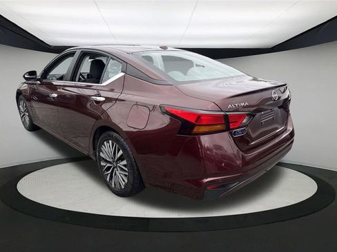Used 2024 Nissan Altima 2.5 SV image 11