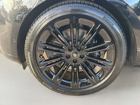 Used 2025 Land Rover Range Rover Autobiography image 42