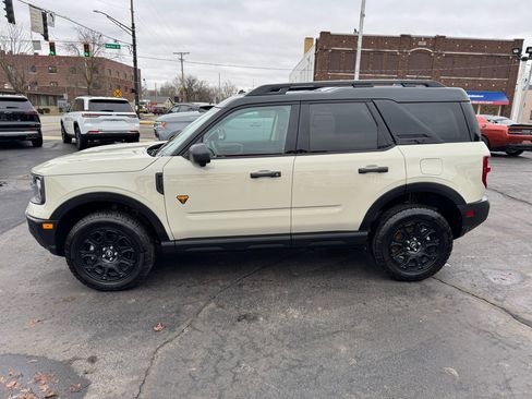 Used 2025 Ford Bronco Sport Badlands image 8