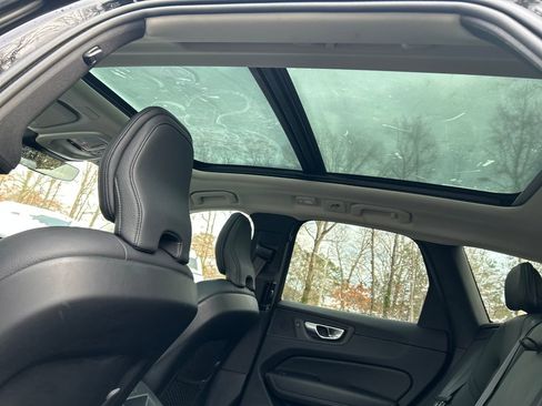 Used 2024 Volvo XC60 B5 Plus image 28