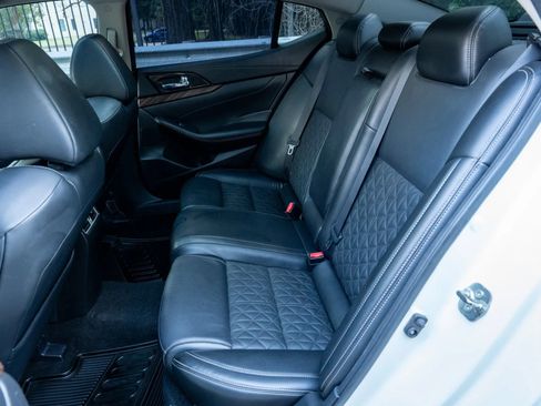 Used 2017 Nissan Maxima Platinum FWD image 23
