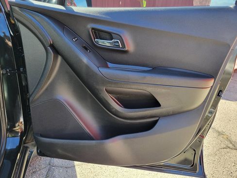Used 2018 Chevrolet Trax LT w/ Redline Edition FWD image 34